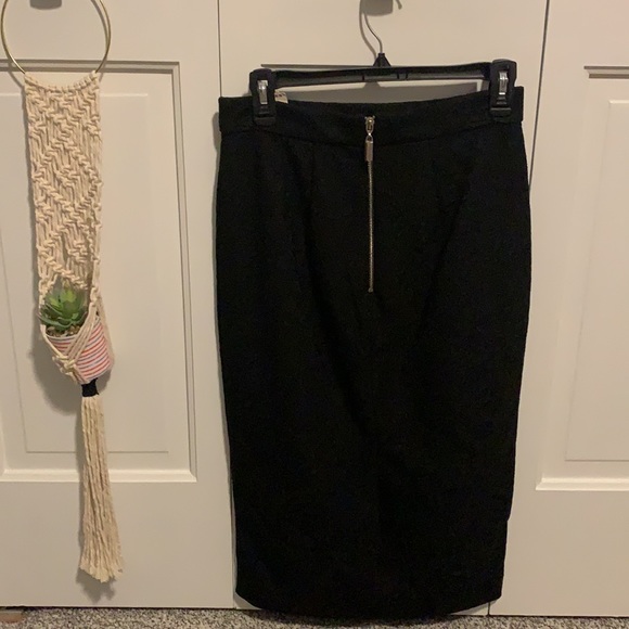 Black pencil skirt with rose pattern - Picture 3 of 5